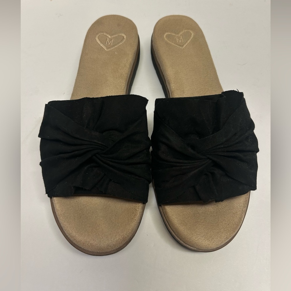Madeline Whimsical Slide Sandal Womens Size‎ 8 Lots of Memory Foam For Comfort